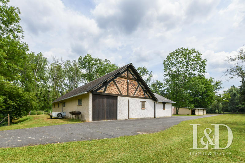 Maison - 310 m² - 14 pièces