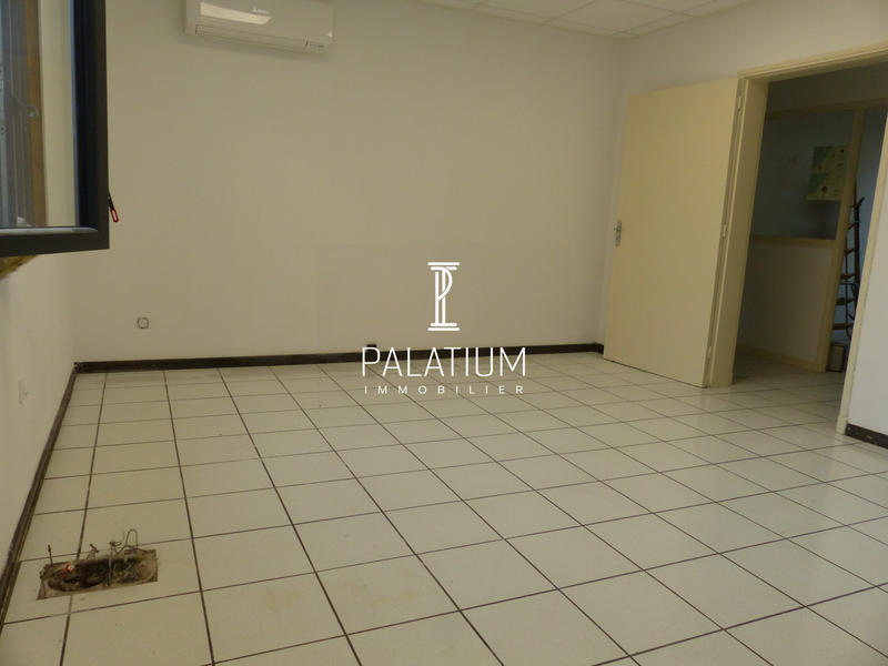 Local commercial - 75 m² - 5 pièces