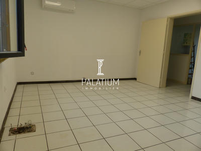 Local commercial - 75 m² - 5 pièces