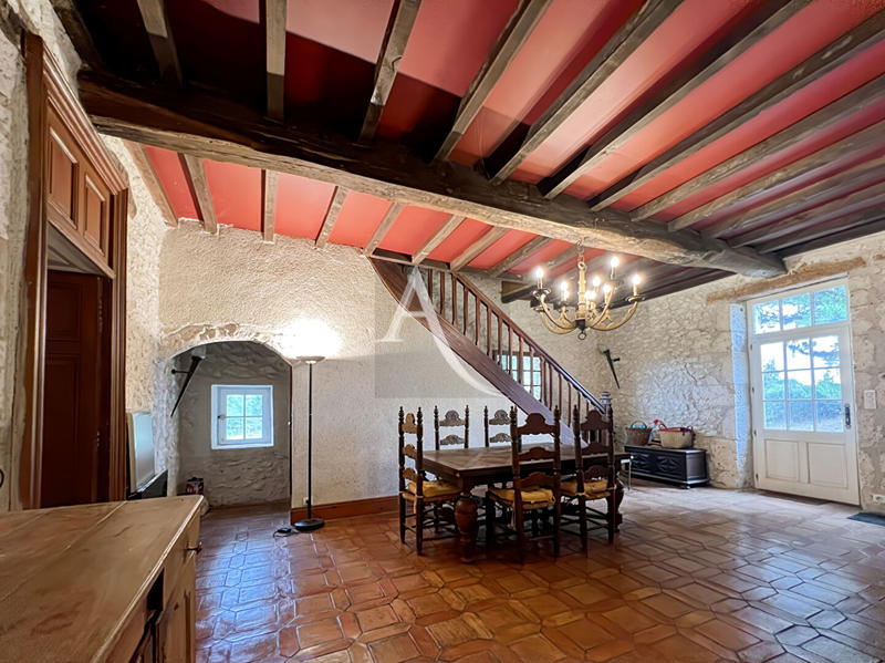 Maison - 235 m² - 7 pièces