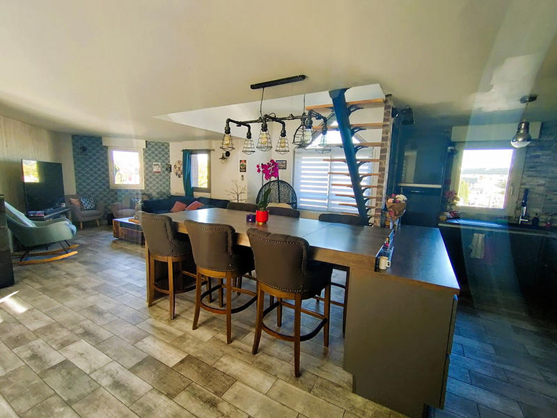 Appartement - 153 m² - 5 pièces