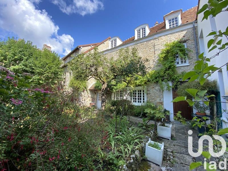 Maison - 246 m² - 9 pièces