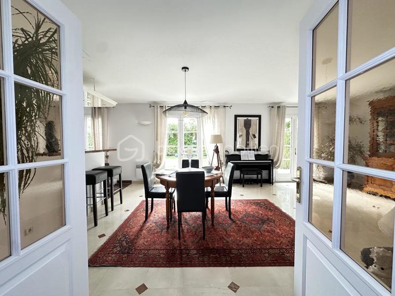 Maison traditionnelle - 170 m² - 6 pièces