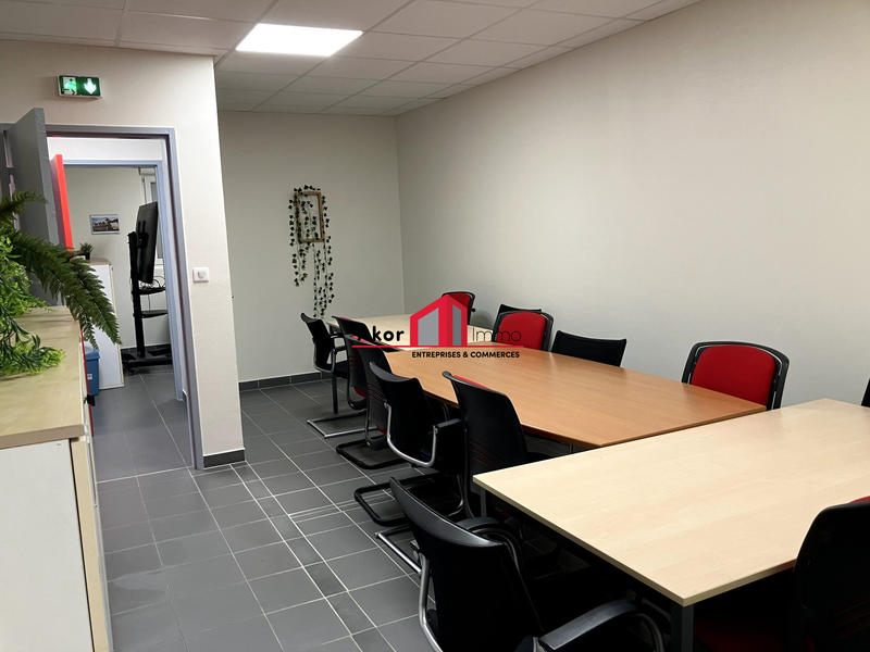 Local d'activités - 921 m² - 10 pièces