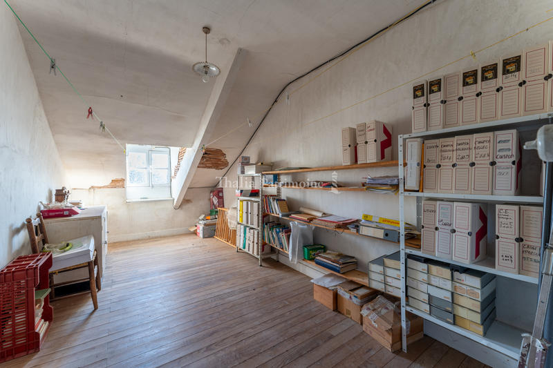 Propriété - 250 m² - 8 pièces