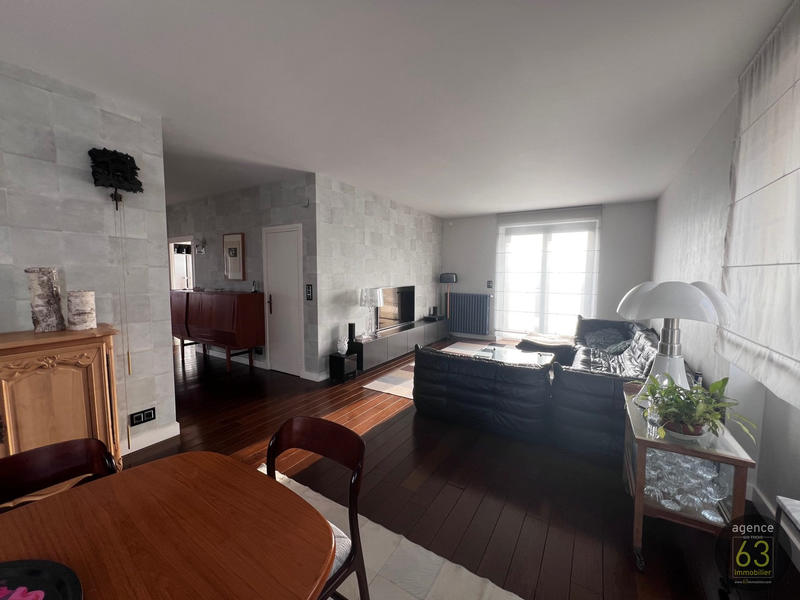 Maison - 269 m² - 9 pièces