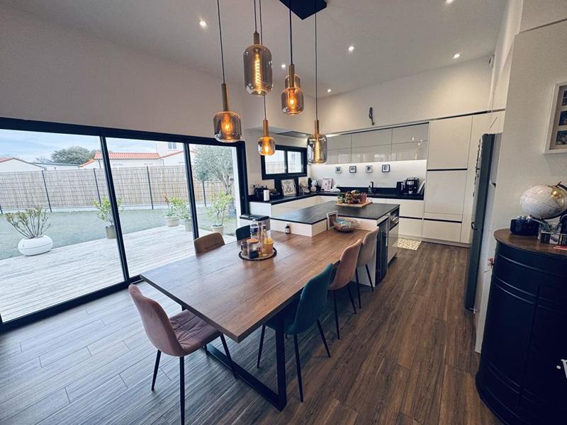 Villa - 180 m² - 8 pièces