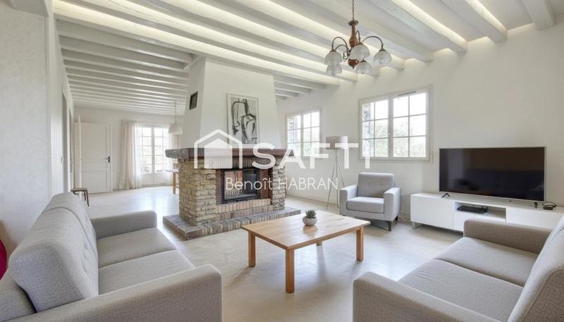 Maison - 230 m² - 8 pièces