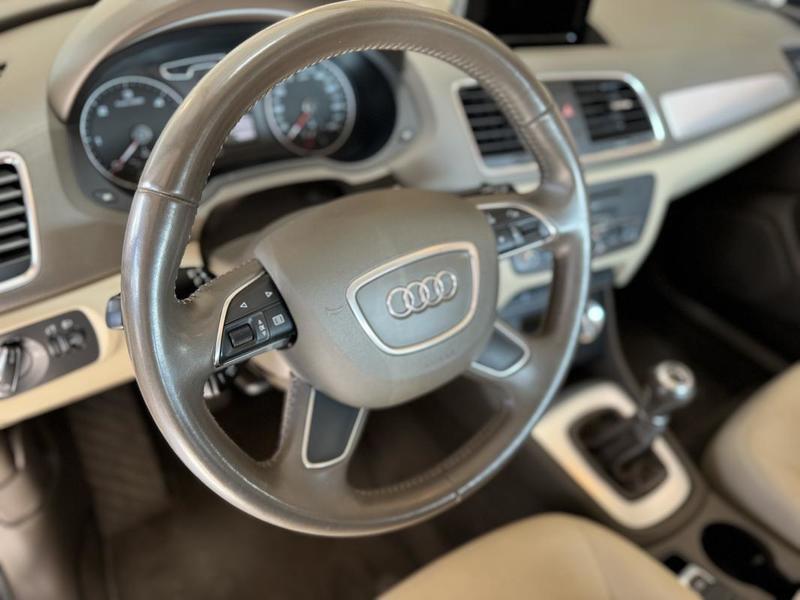 Audi Q3 2.0l Tdi 140 Ch Ambiente / Attelage Amovible Faible Kilometrage