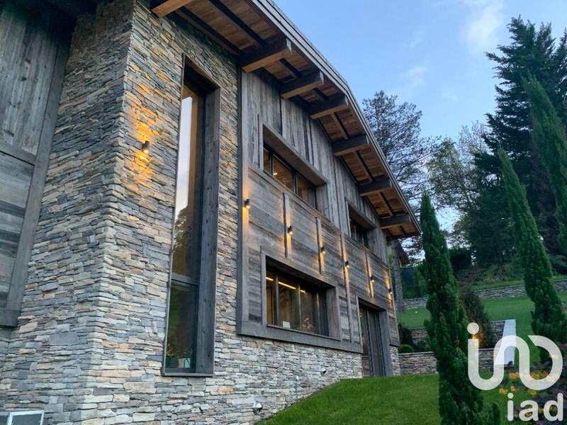 Châlet - 219 m² - 7 pièces