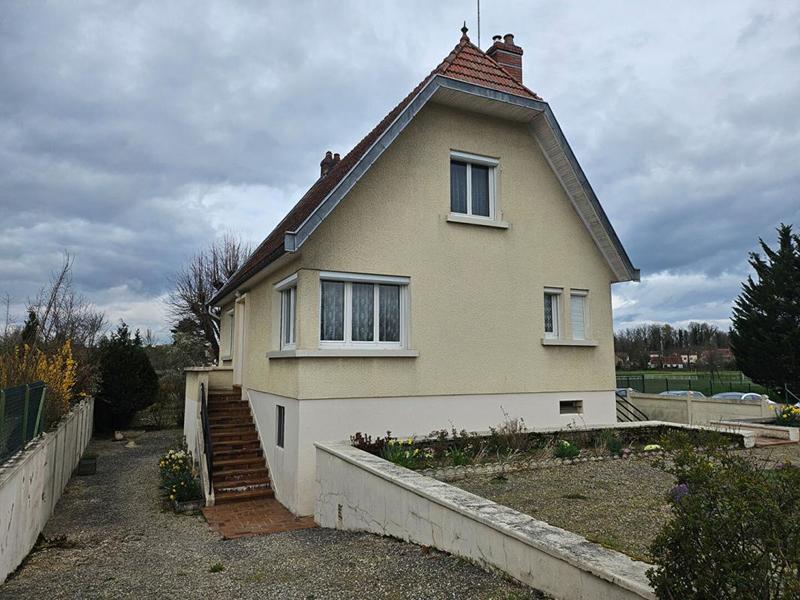 Maison - 95 m² - 5 pièces