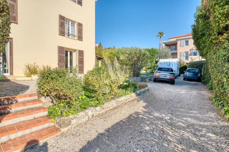 Appartement - 142 m² - 6 pièces