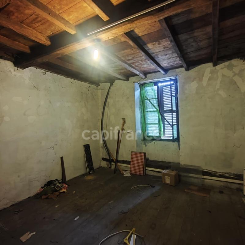 Maison - 200 m² - 2 pièces