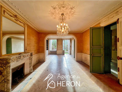 Maison - 470 m² - 19 pièces