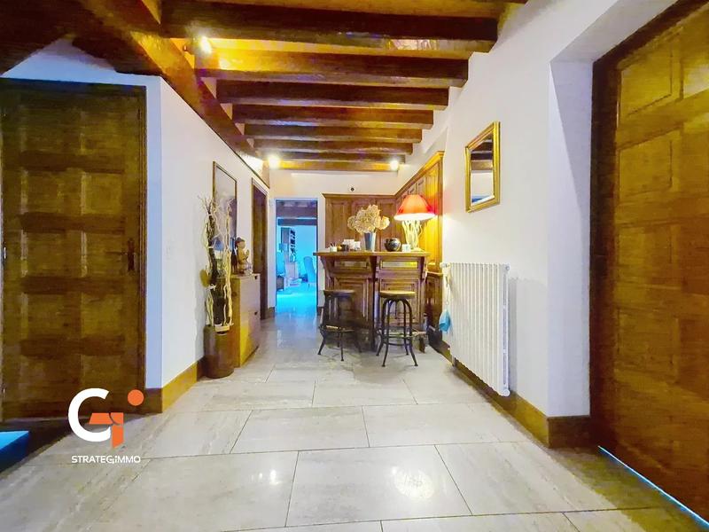 Maison - 350 m² - 8 pièces