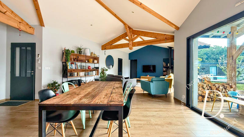 Maison contemporaine - 185 m² - 7 pièces