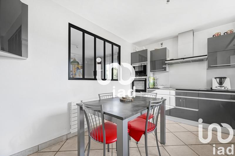 Maison - 230 m² - 8 pièces