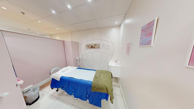 Local commercial - 104 m² - 6 pièces