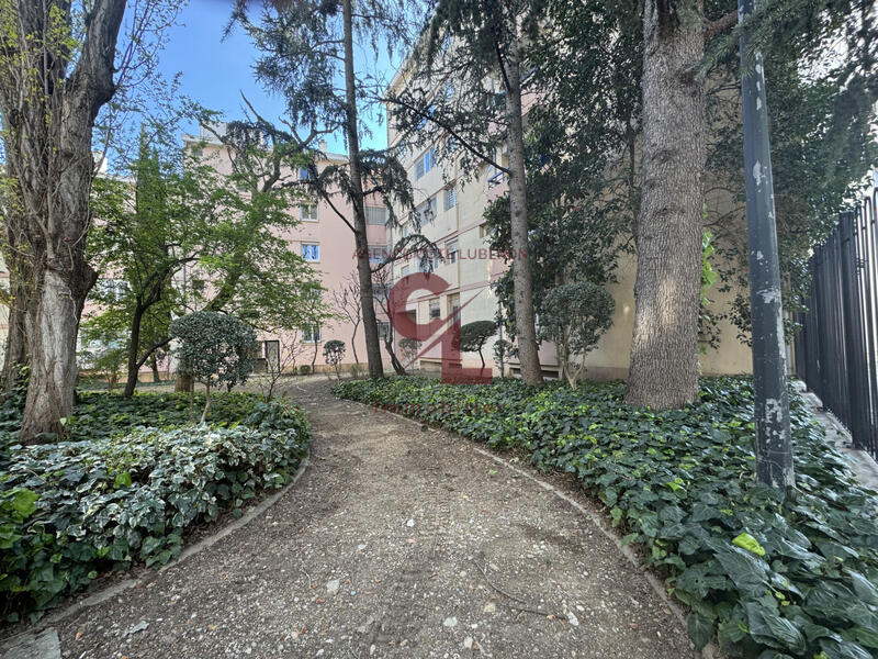 Appartement - 96 m² - 5 pièces