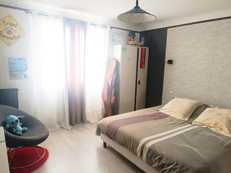 Maison - 220 m² - 8 pièces