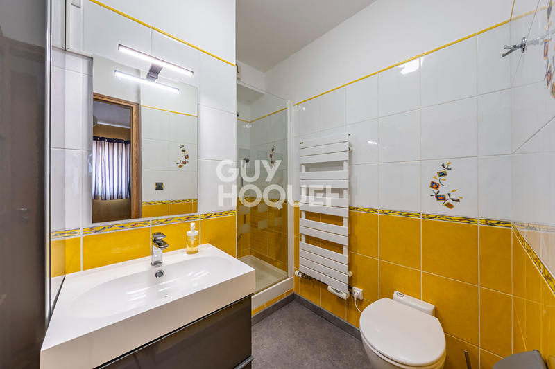 Maison - 238 m² - 8 pièces