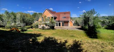 Maison - 222 m² - 8 pièces