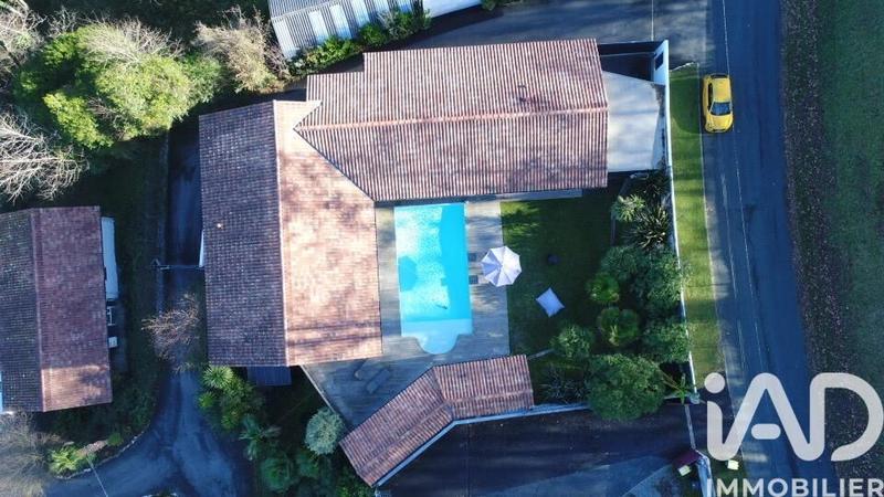 Maison - 220 m² - 7 pièces