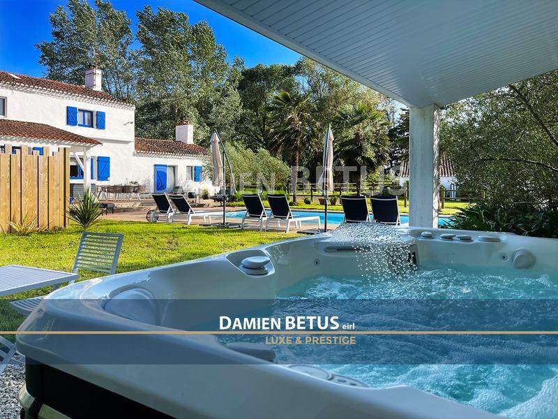 Maison - 186 m² - 11 pièces