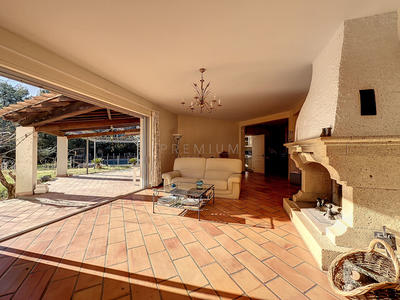 Maison - 236 m² - 7 pièces