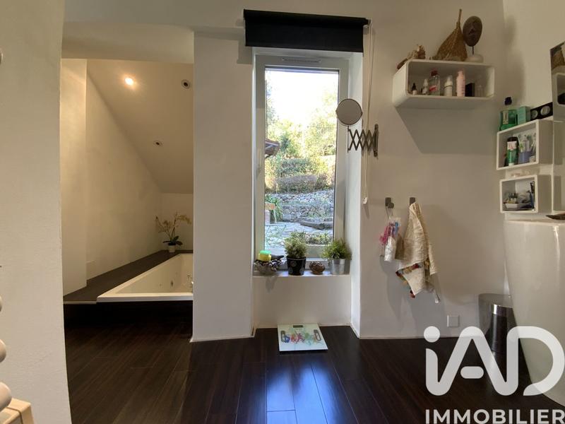 Maison - 210 m² - 8 pièces