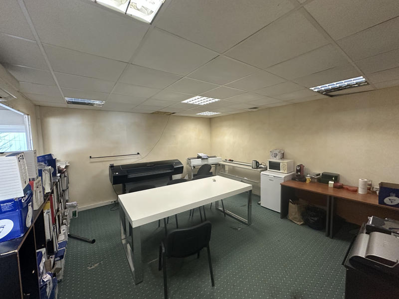 Local d'activités - 800 m²