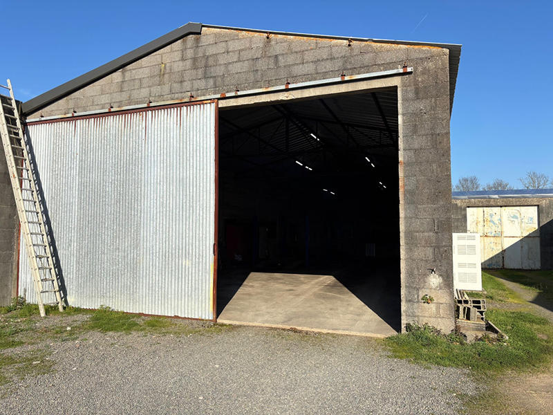 Local d'activité / Entrepôt - 210 m²