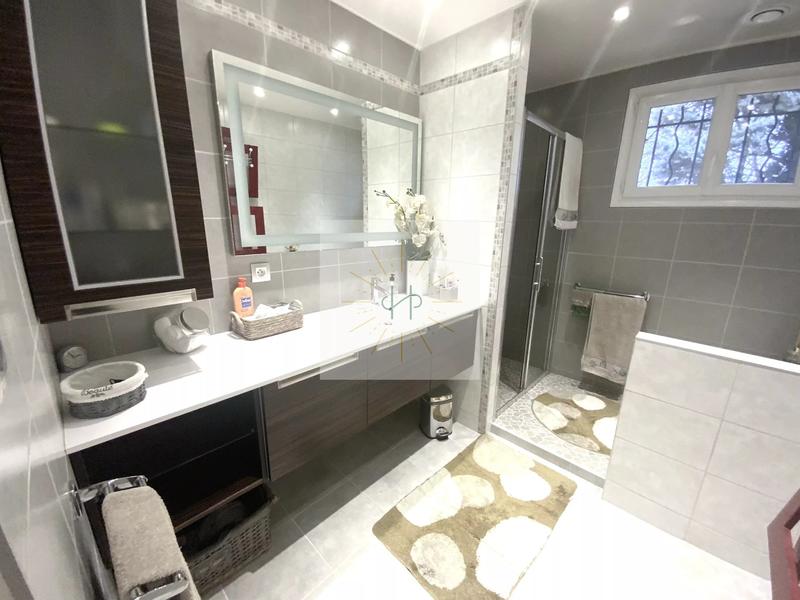 Maison - 172 m² - 7 pièces