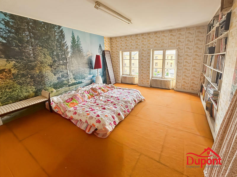 Maison - 233 m² - 9 pièces