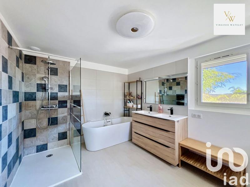 Maison - 222 m² - 7 pièces