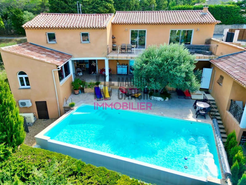 Maison contemporaine - 186 m² - 8 pièces