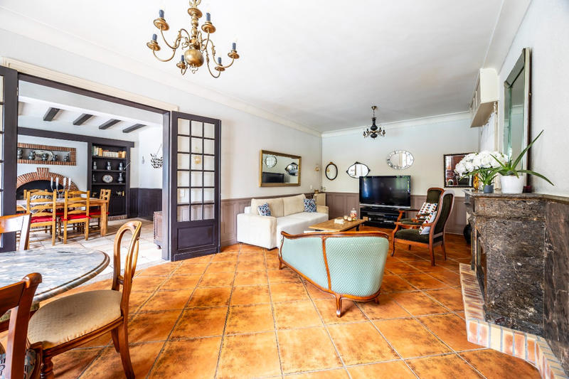 Maison - 279 m² - 9 pièces