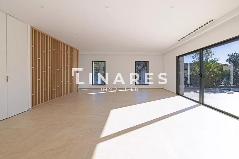 Maison - 234 m² - 7 pièces