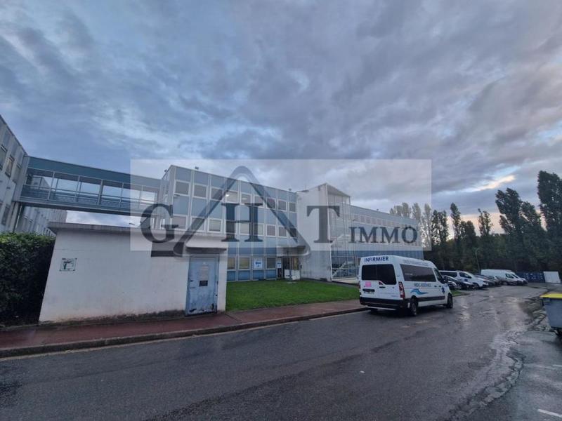 Entrepôt - 6 900 m²