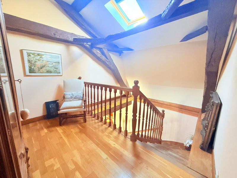 Maison - 348 m² - 13 pièces