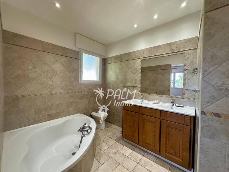 Appartement - 100 m² - 4 pièces