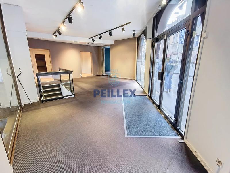 Local commercial - 252 m² - 4 pièces