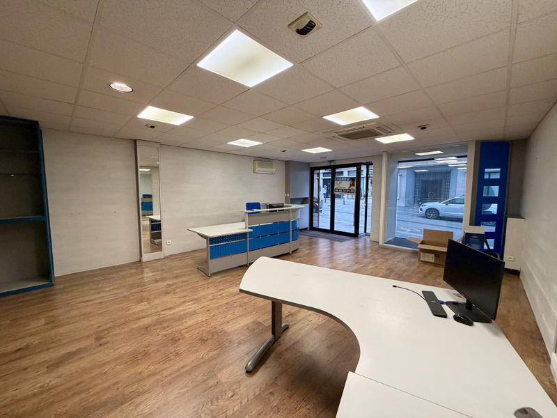 Local commercial - 111 m²