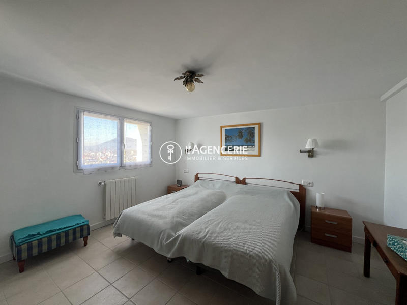 Maison - 250 m² - 8 pièces