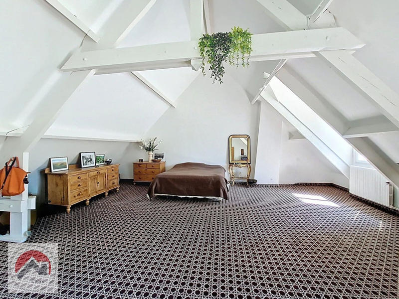 Maison - 230 m² - 7 pièces