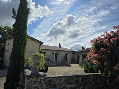 Maison - 24 606 m² - 15 pièces