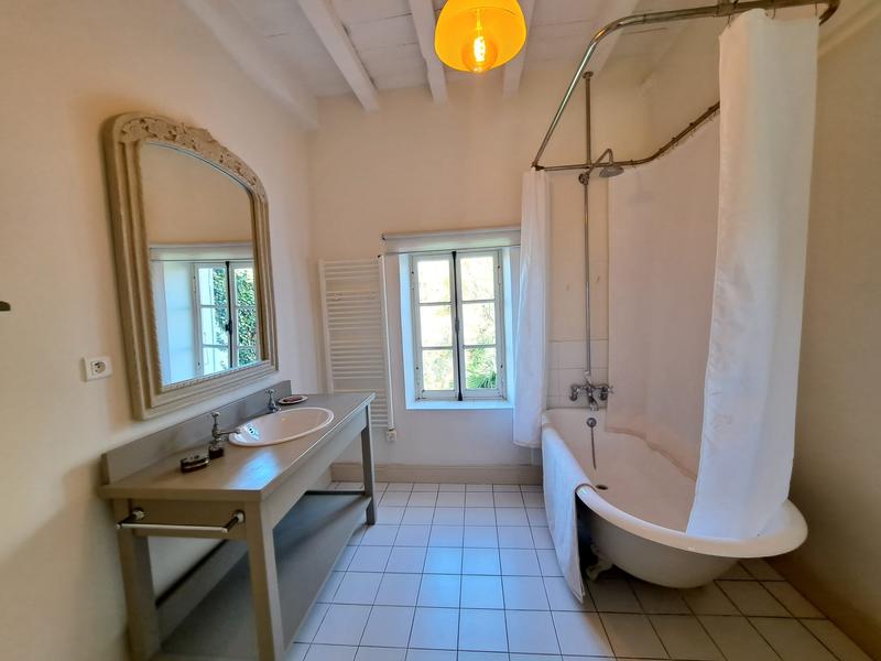 Maison - 220 m² - 6 pièces