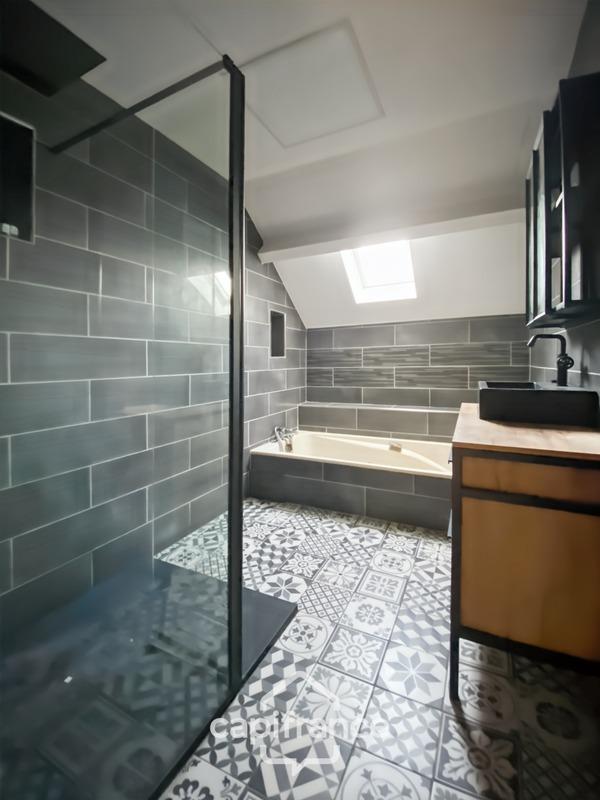 Maison - 220 m² - 8 pièces