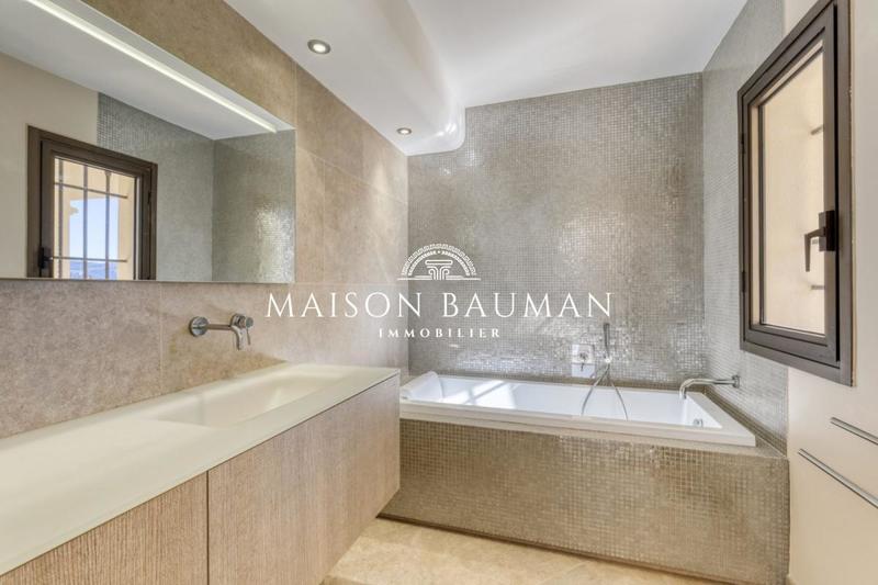 Villa - 311 m² - 7 pièces