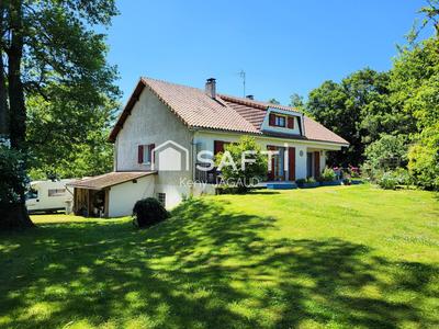 Maison - 211 m² - 8 pièces